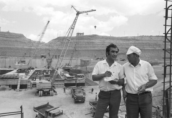 Building Tartar Euphrates Canal