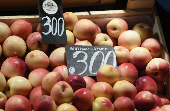 Liberal Democratic Party leader Vladimir Zhirinovsky visits Central market