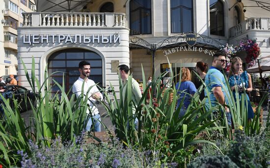 Liberal Democratic Party leader Vladimir Zhirinovsky visits Central market