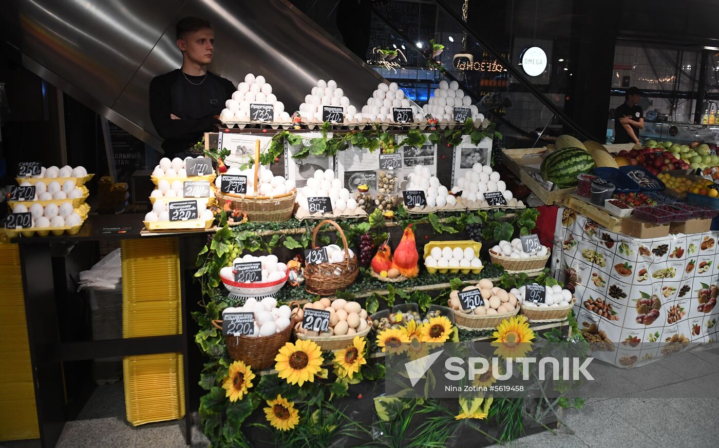 Liberal Democratic Party leader Vladimir Zhirinovsky visits Central market