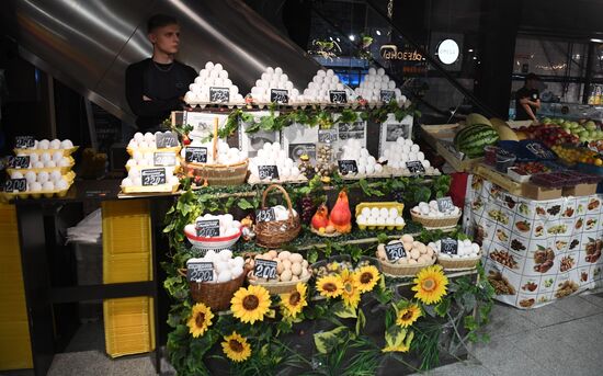 Liberal Democratic Party leader Vladimir Zhirinovsky visits Central market