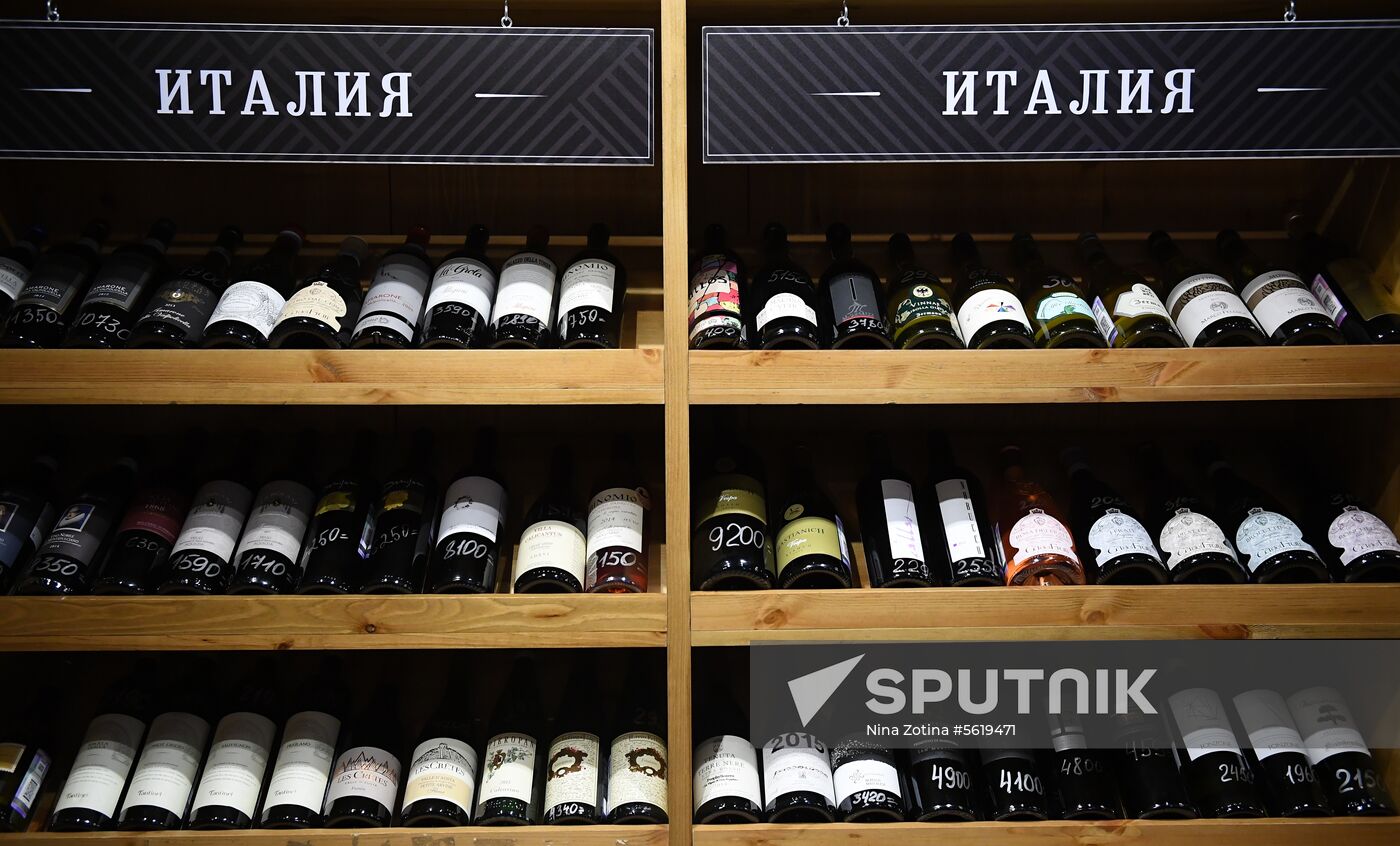 Liberal Democratic Party leader Vladimir Zhirinovsky visits Central market