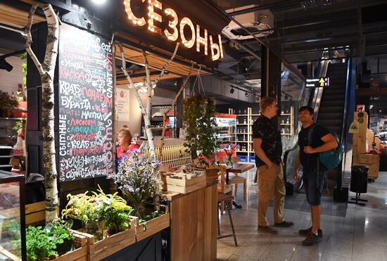 Liberal Democratic Party leader Vladimir Zhirinovsky visits Central market