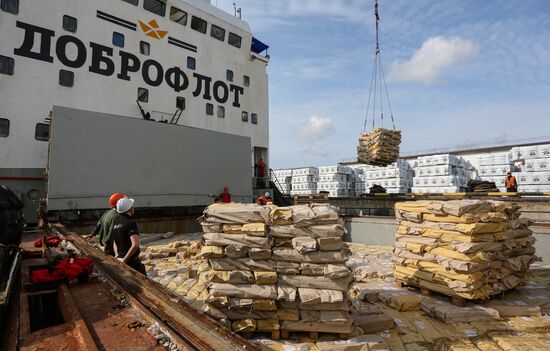 Steam vessel with Far Eastern salmon arrives in Arkhangelsk