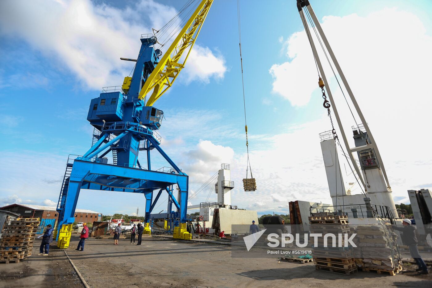 Steam vessel with Far Eastern salmon arrives in Arkhangelsk