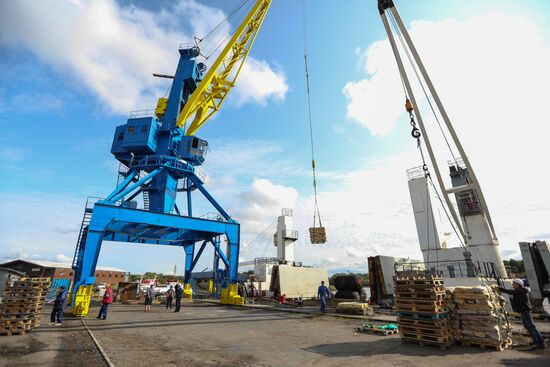 Steam vessel with Far Eastern salmon arrives in Arkhangelsk