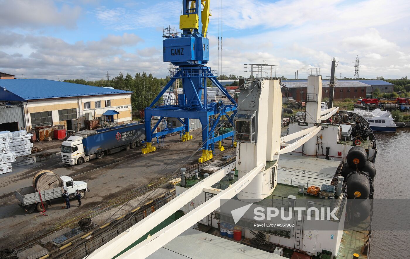 Steam vessel with Far Eastern salmon arrives in Arkhangelsk