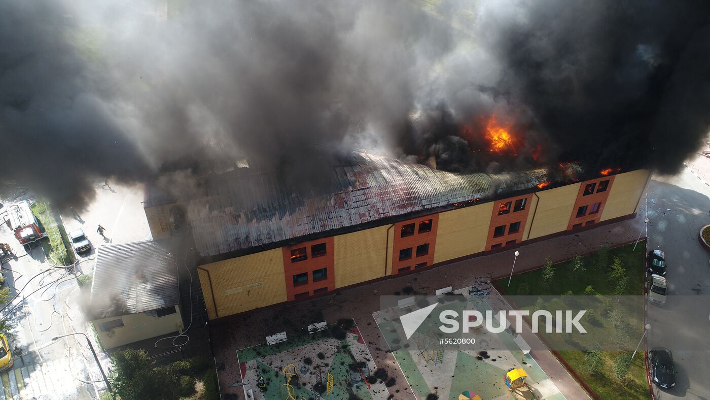 Fire at tennis court in Reutov