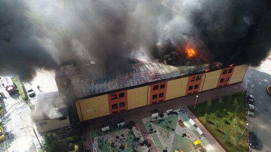 Fire at tennis court in Reutov