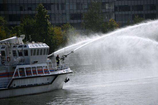 Firefighting and rescue boat at Paveletskaya Embankment