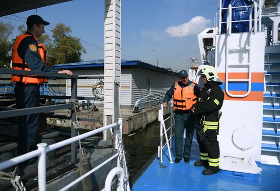 Firefighting and rescue boat at Paveletskaya Embankment