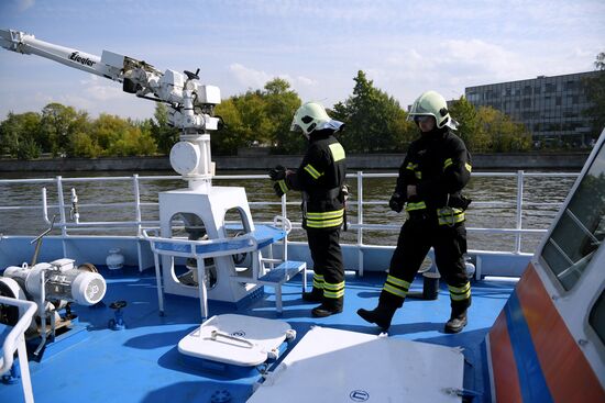 Firefighting and rescue boat at Paveletskaya Embankment