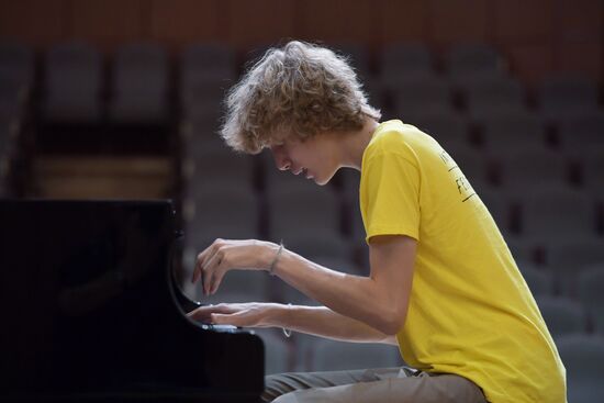 Ivan Bessonov, winner of "classical Eurovision"