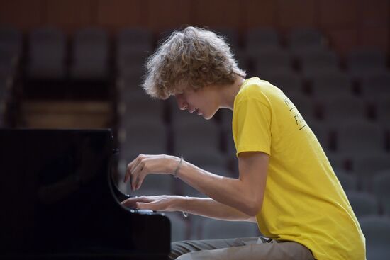 Ivan Bessonov, winner of "classical Eurovision"