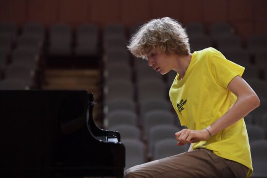 Ivan Bessonov, winner of "classical Eurovision"