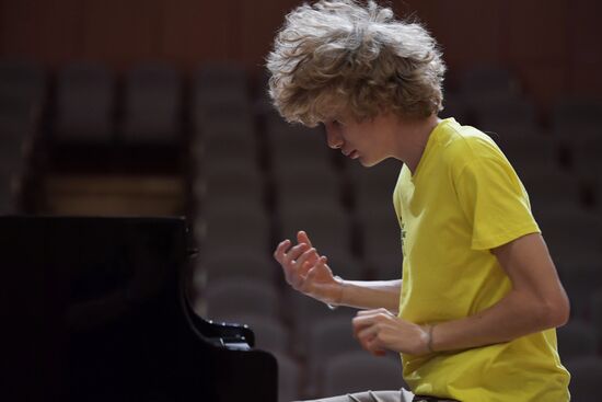 Ivan Bessonov, winner of "classical Eurovision"