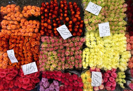 Selling flowers ahead of school year