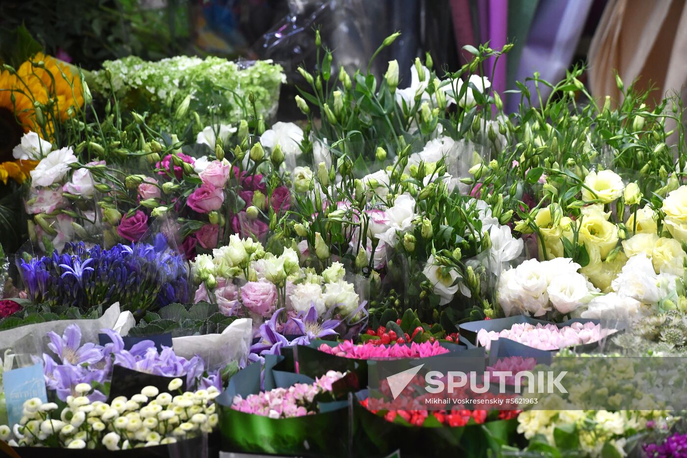 Selling flowers ahead of school year