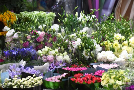 Selling flowers ahead of school year