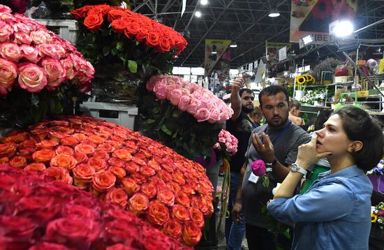 Selling flowers ahead of school year