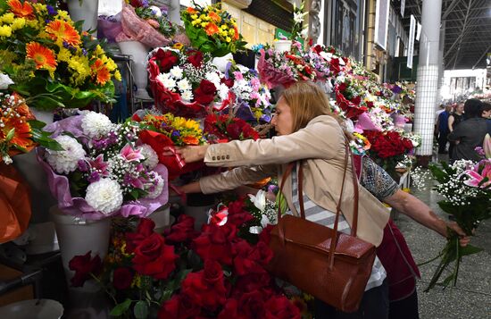 Selling flowers ahead of school year