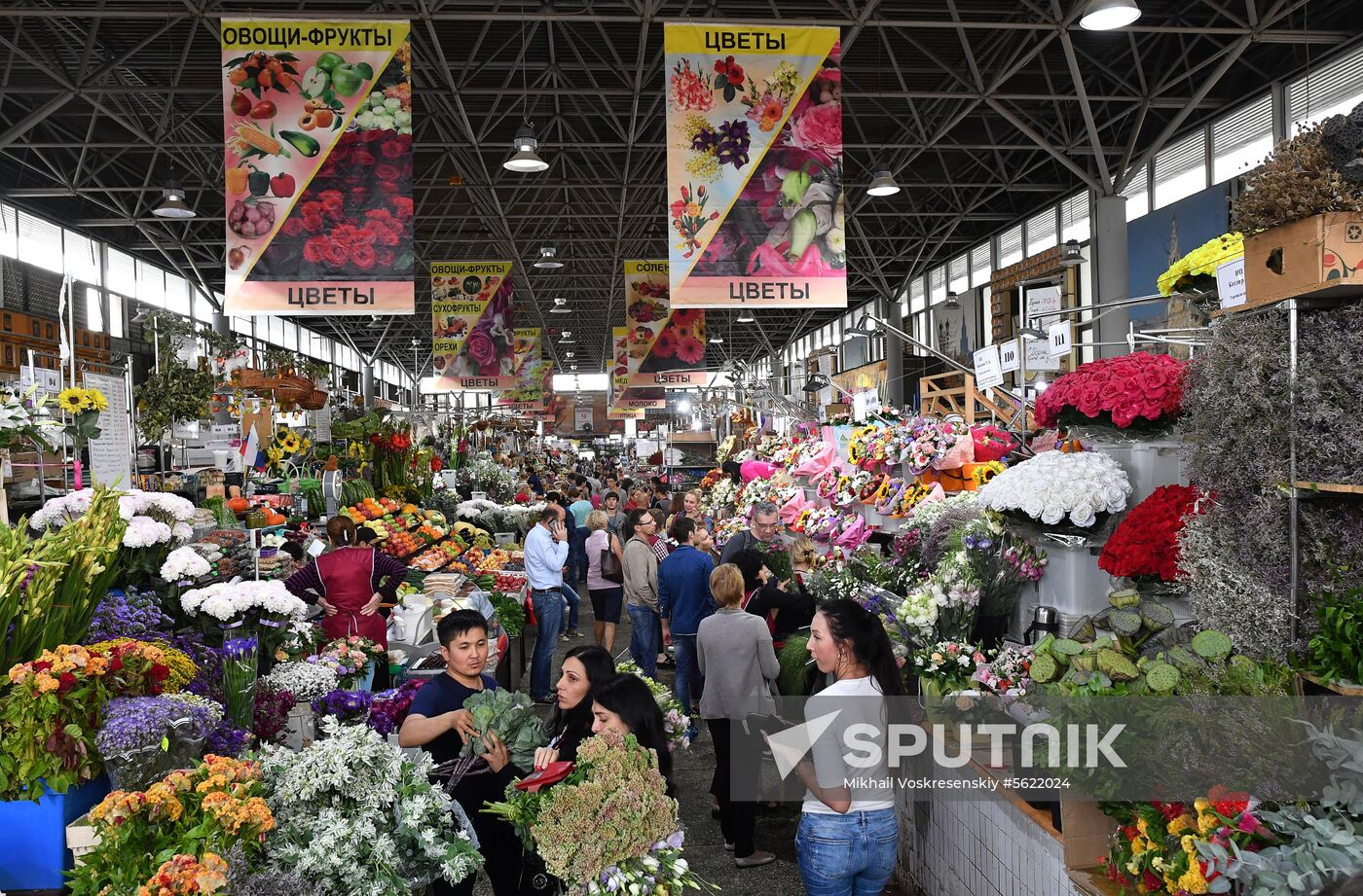 Selling flowers ahead of school year