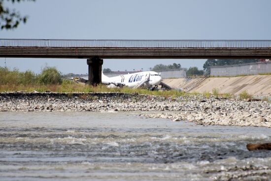 UTAir plane makes emergency landing in Sochi