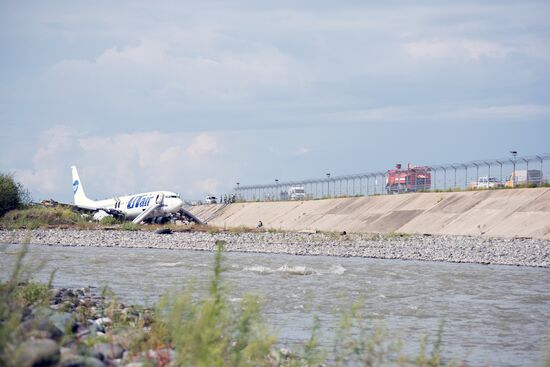 UTAir plane makes emergency landing in Sochi