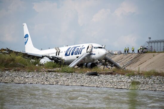 UTAir plane makes emergency landing in Sochi