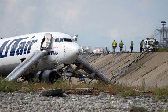 UTAir plane makes emergency landing in Sochi