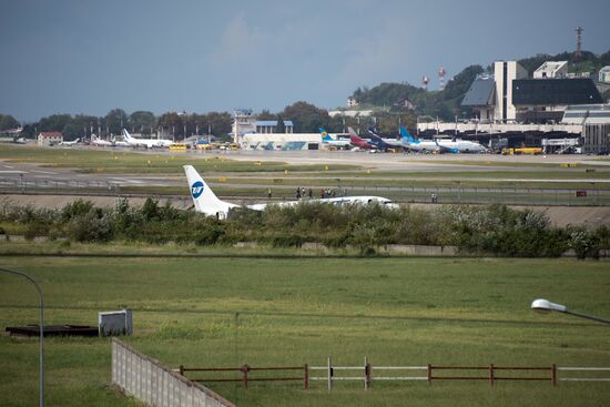 UTAir plane makes emergency landing in Sochi