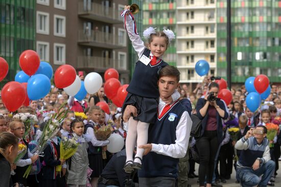 School year begins across Russia