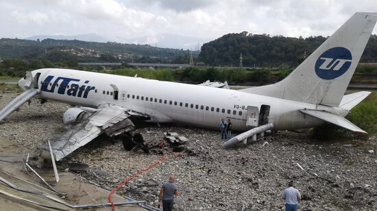 UTAir plane makes emergency landing in Sochi