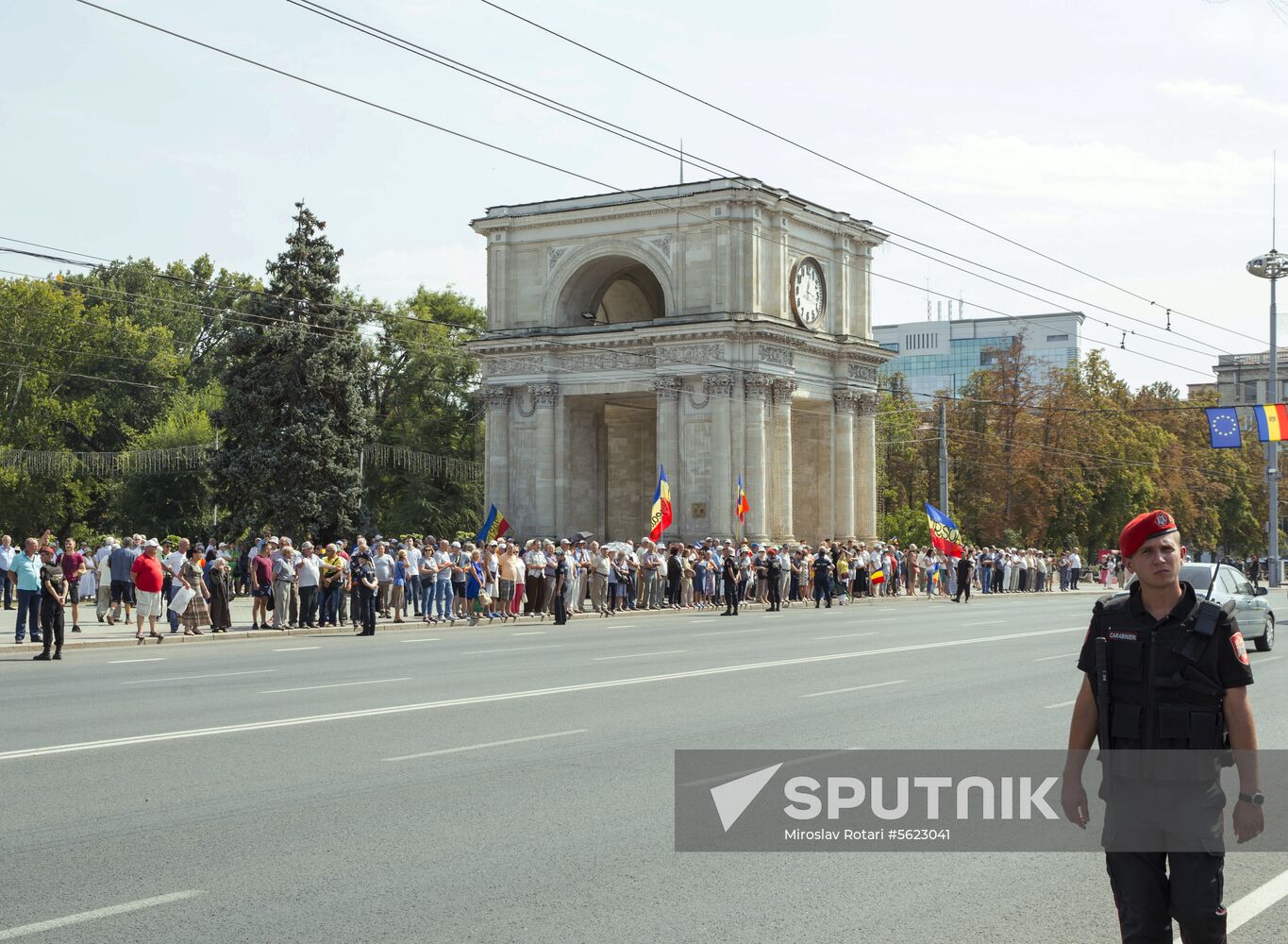 Supporters of unification of Moldova and Romania stage rally in Chisinau
