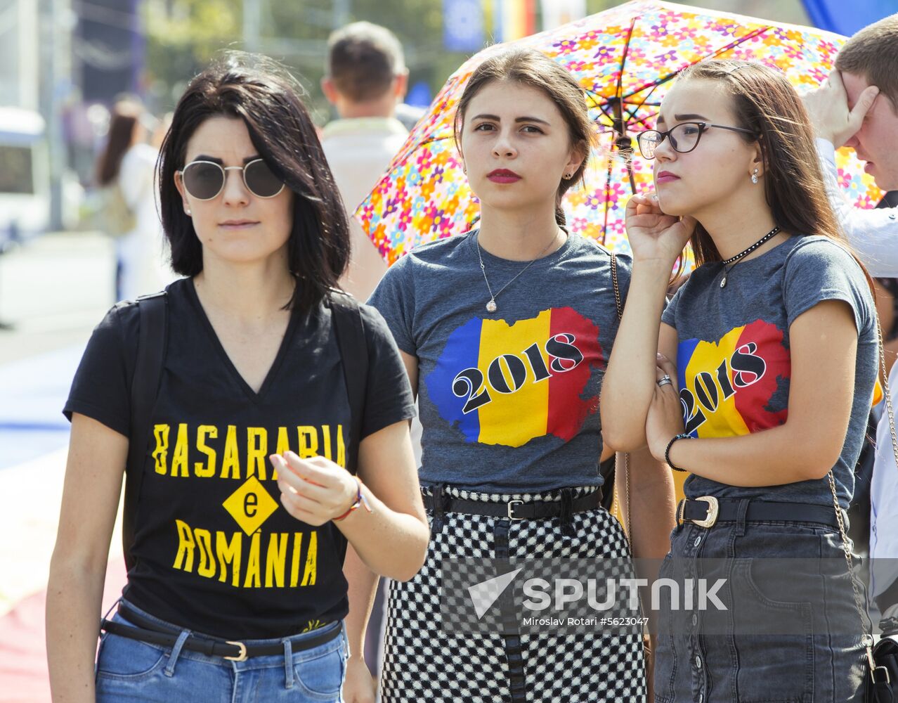 Supporters of unification of Moldova and Romania stage rally in Chisinau