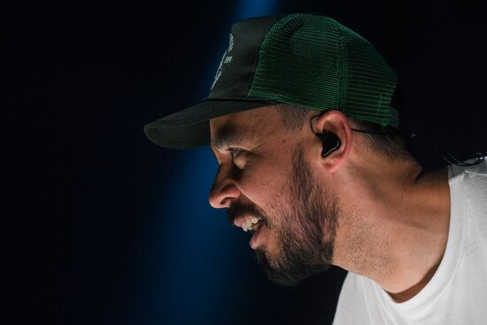 Mike Shinoda performs live in Moscow