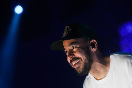 Mike Shinoda performs live in Moscow