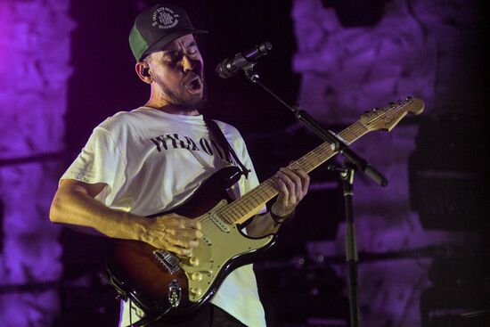 Mike Shinoda performs live in Moscow