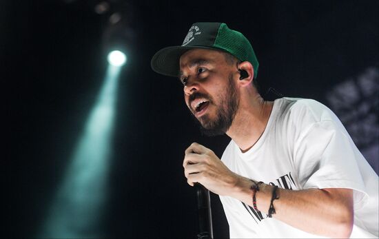Mike Shinoda performs live in Moscow