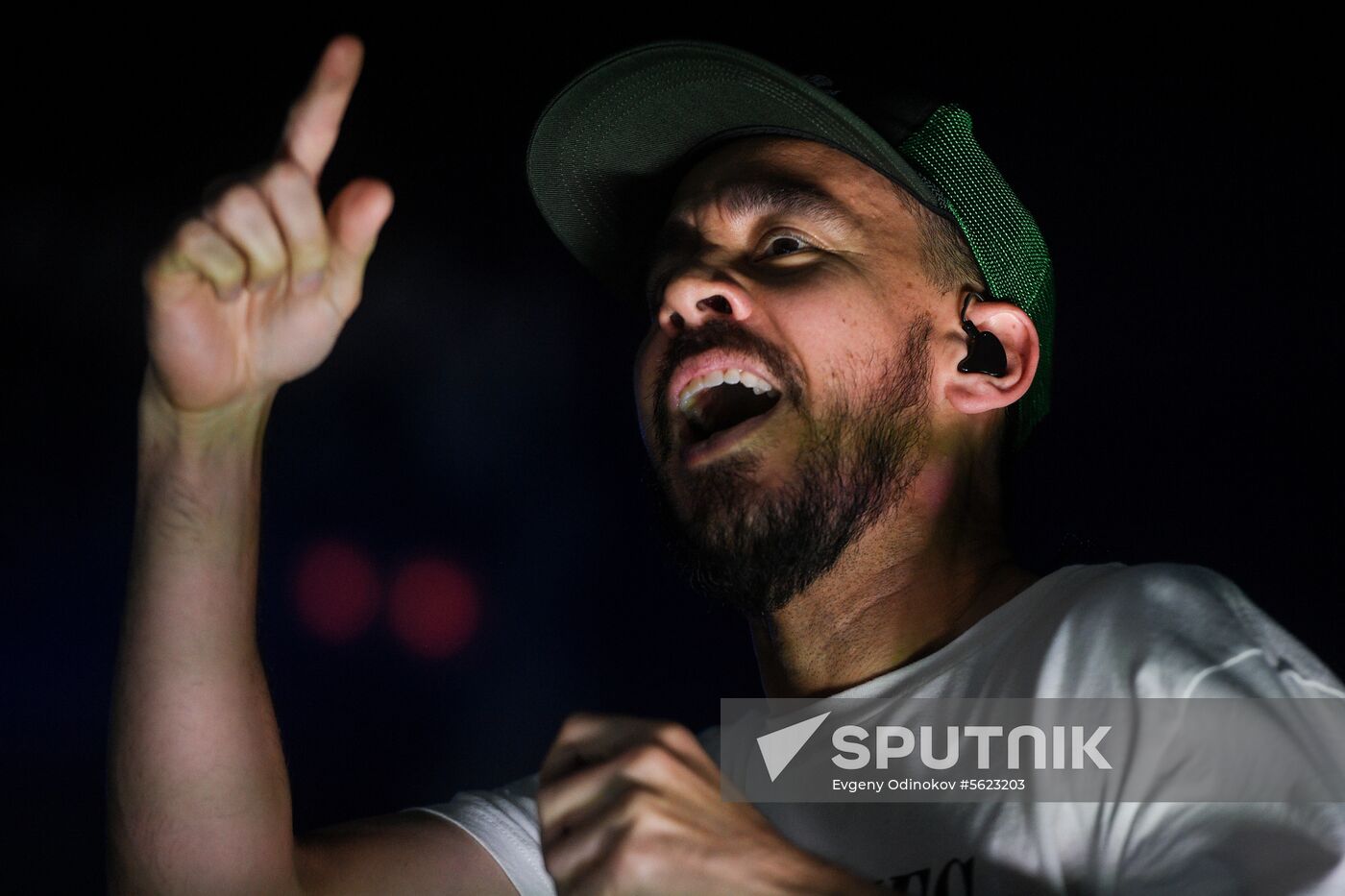 Mike Shinoda performs live in Moscow