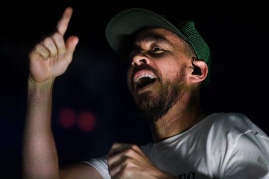 Mike Shinoda performs live in Moscow