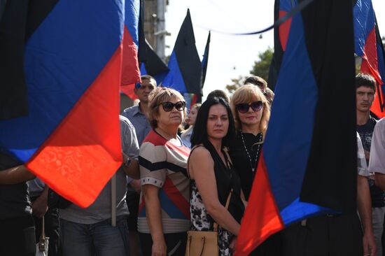 Bidding last respects to Donetsk People's Republic Head Alexander Zakharchenko