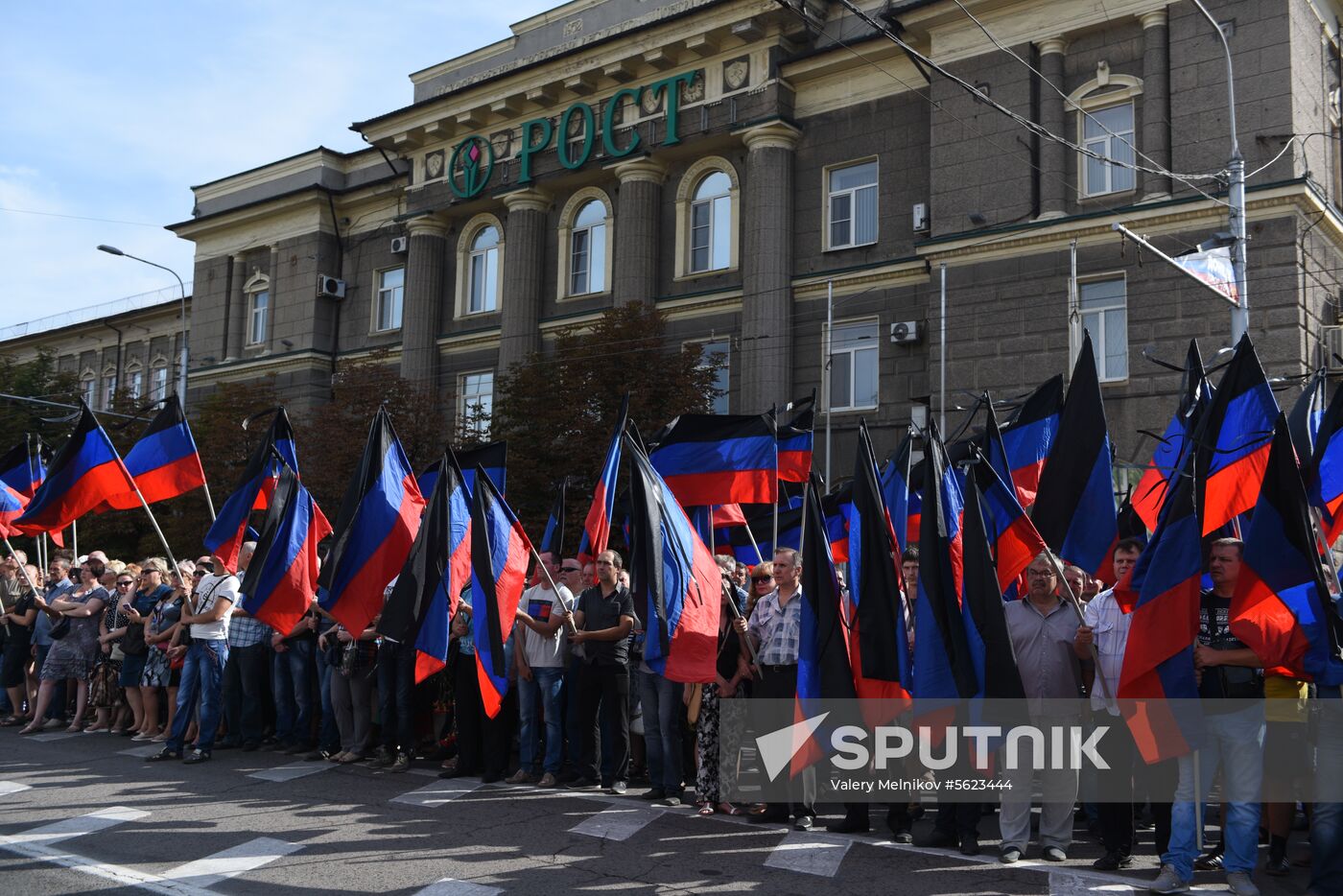 Bidding last respects to Donetsk People's Republic Head Alexander Zakharchenko