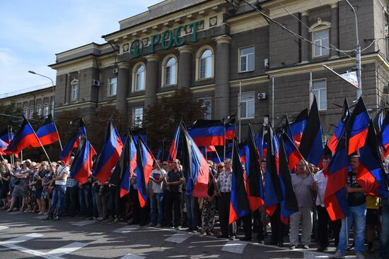 Bidding last respects to Donetsk People's Republic Head Alexander Zakharchenko