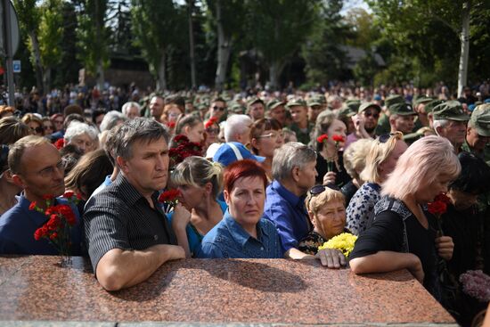 Bidding last respects to Donetsk People's Republic Head Alexander Zakharchenko