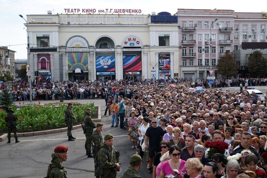 Bidding last respects to Donetsk People's Republic Head Alexander Zakharchenko