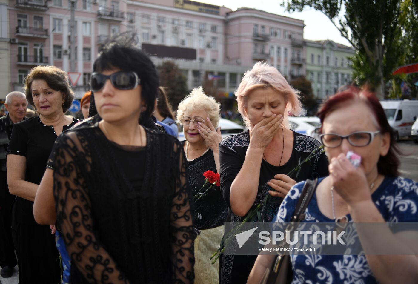 Bidding last respects to Donetsk People's Republic Head Alexander Zakharchenko