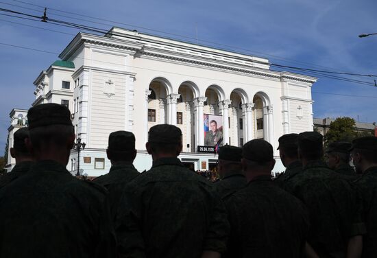 Bidding last respects to Donetsk People's Republic Head Alexander Zakharchenko