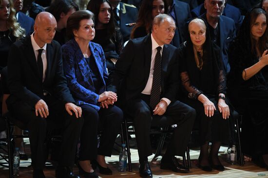 President Putin visits funeral ceramony for Iosif Kobzon