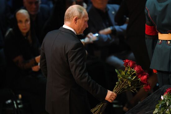 President Putin visits funeral ceramony for Iosif Kobzon